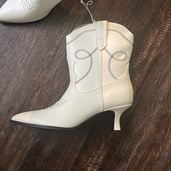 Universal Thread Cowgirl Boots - Picture 3 of 4